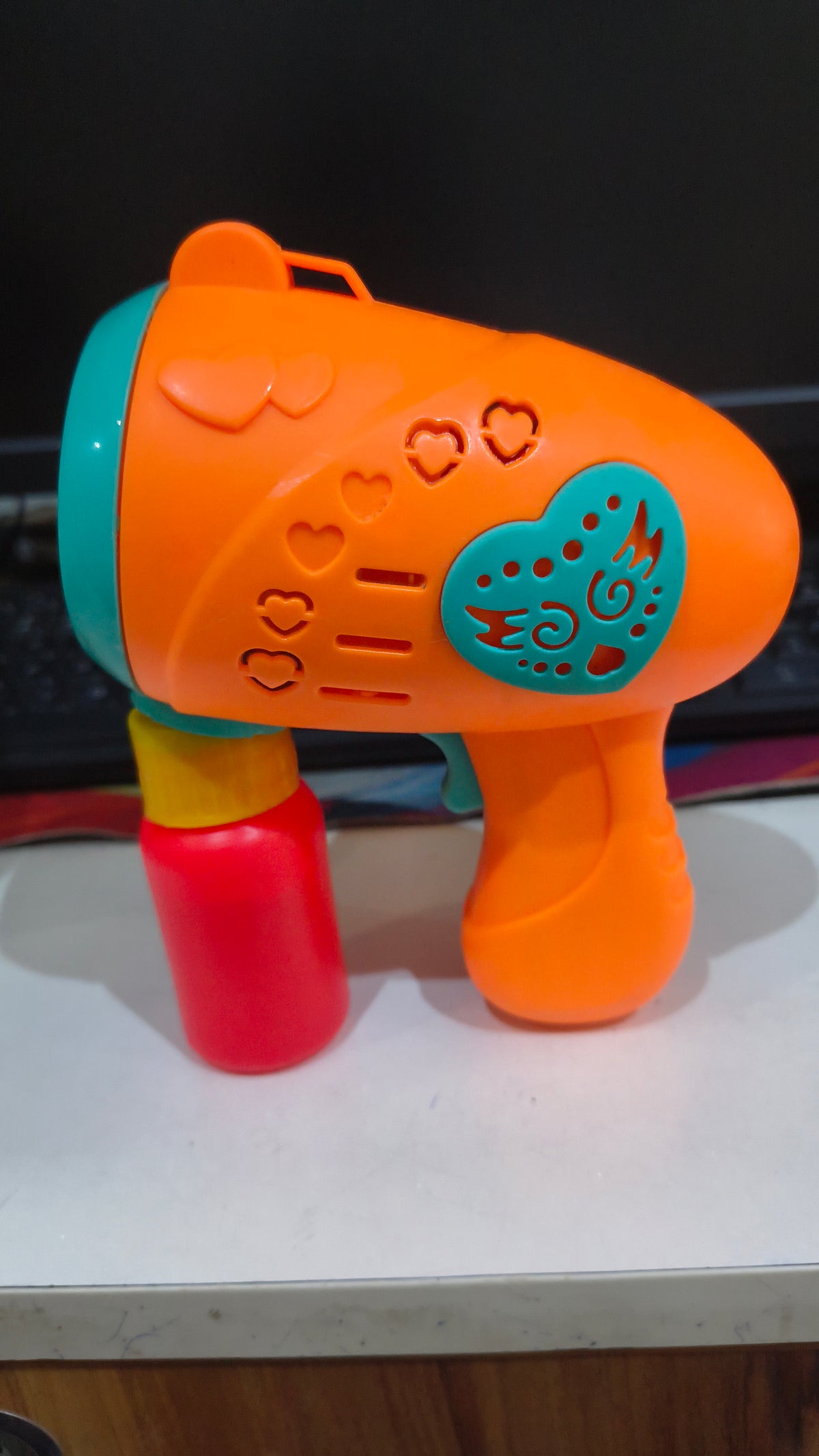 Colour bubble gun